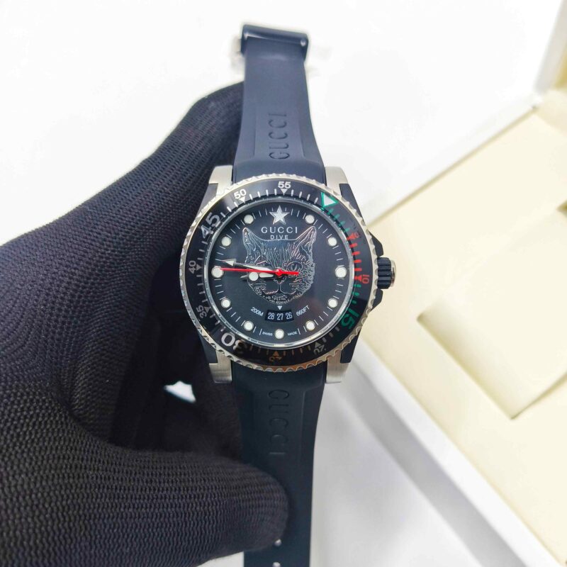 Gucci DIVE Cate Face Dial Black Rubber Strap