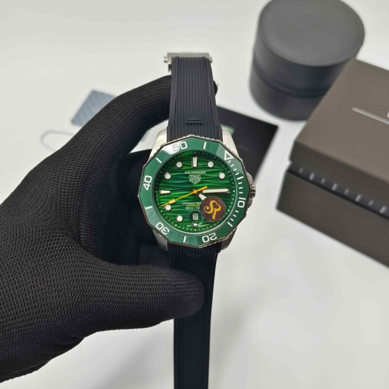 TAG Heuer Aquaracer Calibre 5 Professional 300 Diver Green Dial Black Rubber