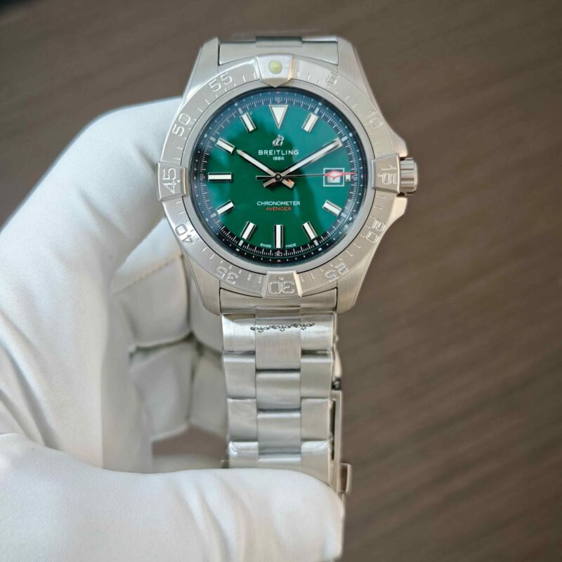 Breitling Chronometer Avenger Green Dial