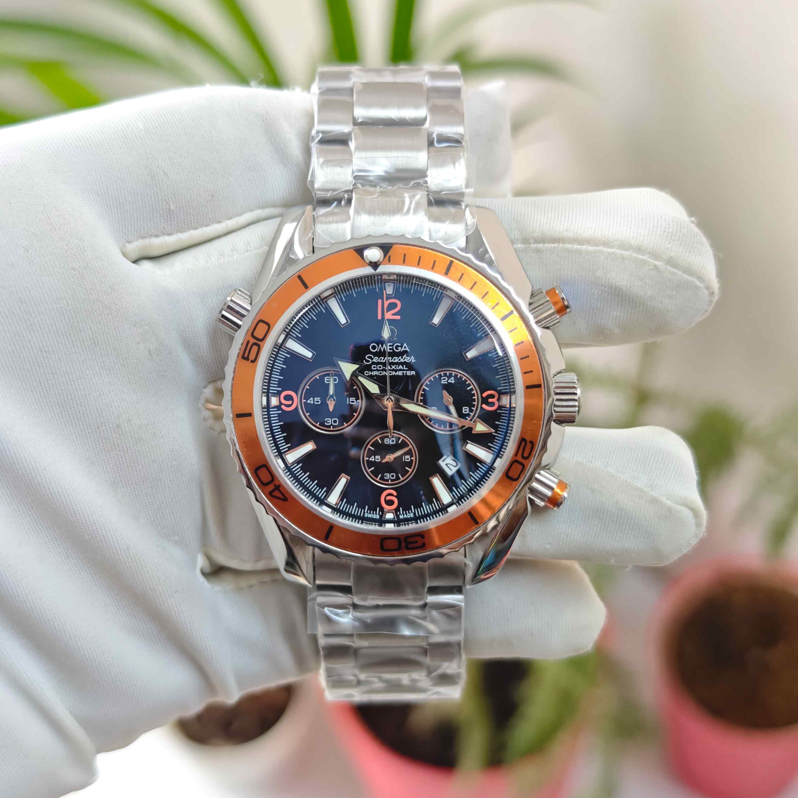 Omega Seamaster Planet Ocean 600M Chronograph 007 Edition Quartz watch with sporty chronograph design and 007-inspired styling